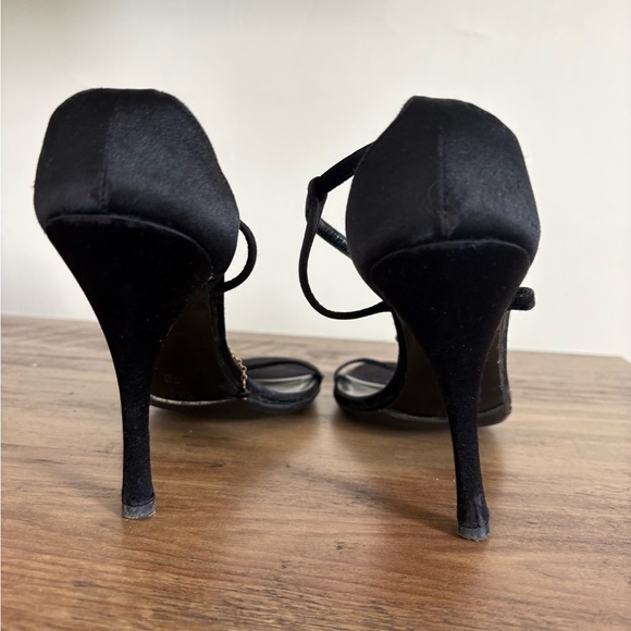 GUCCI by Tom Ford Black Satin Enamel Flower Charm Tassel Sandals Heels - Size 7 - Picture 5 of 10